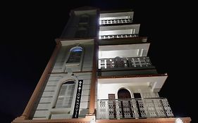 Super Townhouse Jheel Mahal
